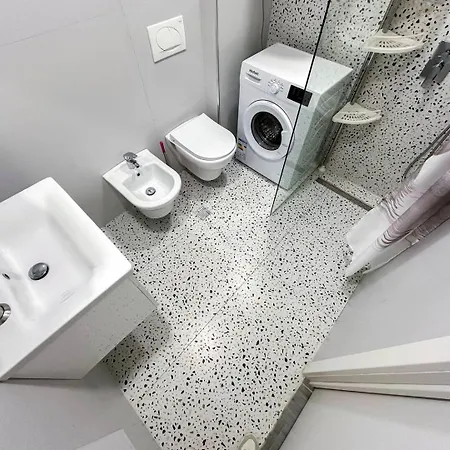 504 Christian Egnatia Apartman Golem
