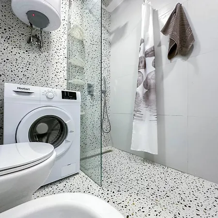 504 Christian Egnatia Apartman Golem