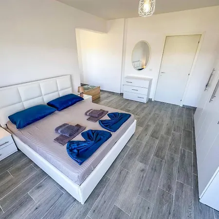 504 Christian Egnatia Apartman