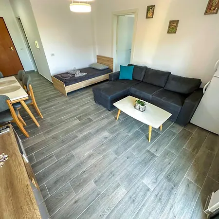 504 Christian Egnatia Apartman