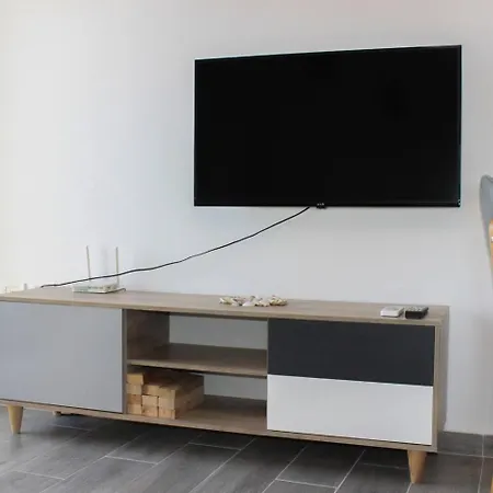 504 Christian Egnatia Apartament